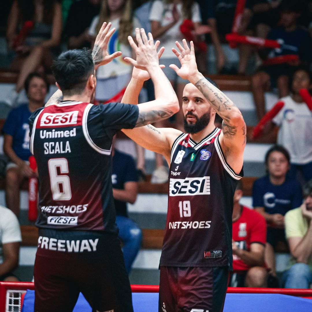 Franca supera Flamengo no primeiro duelo da final do NBB e larga na frente.