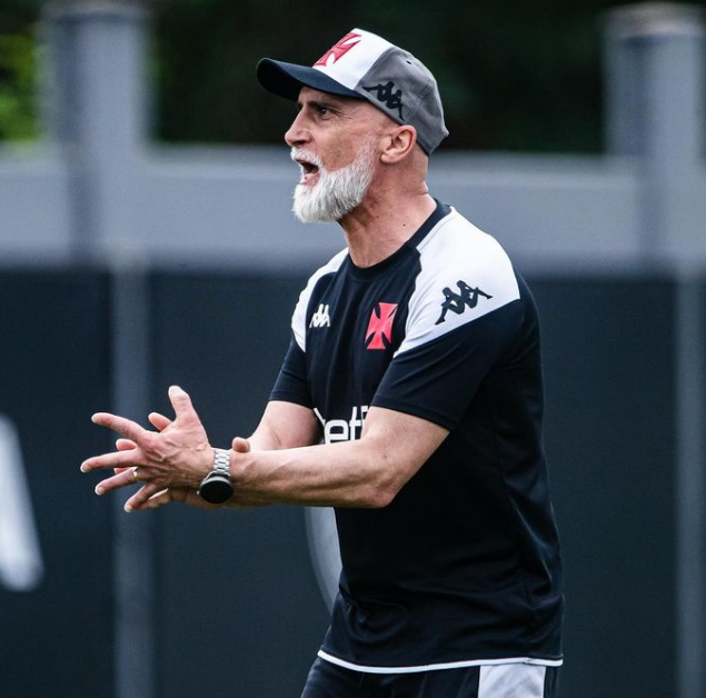 Vasco intensifica treinamentos visando duelo contra Flamengo no Brasileirão.