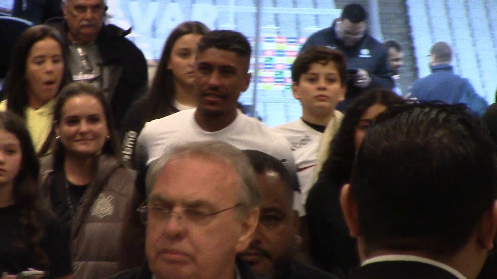 Despedida de Paulinho do Corinthians: Saída Emocionante do Gramado Após Partida Histórica