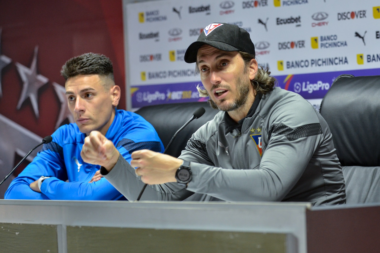 Corinthians desiste de Zanardi e considera Zubeldía e Cuca para treinador