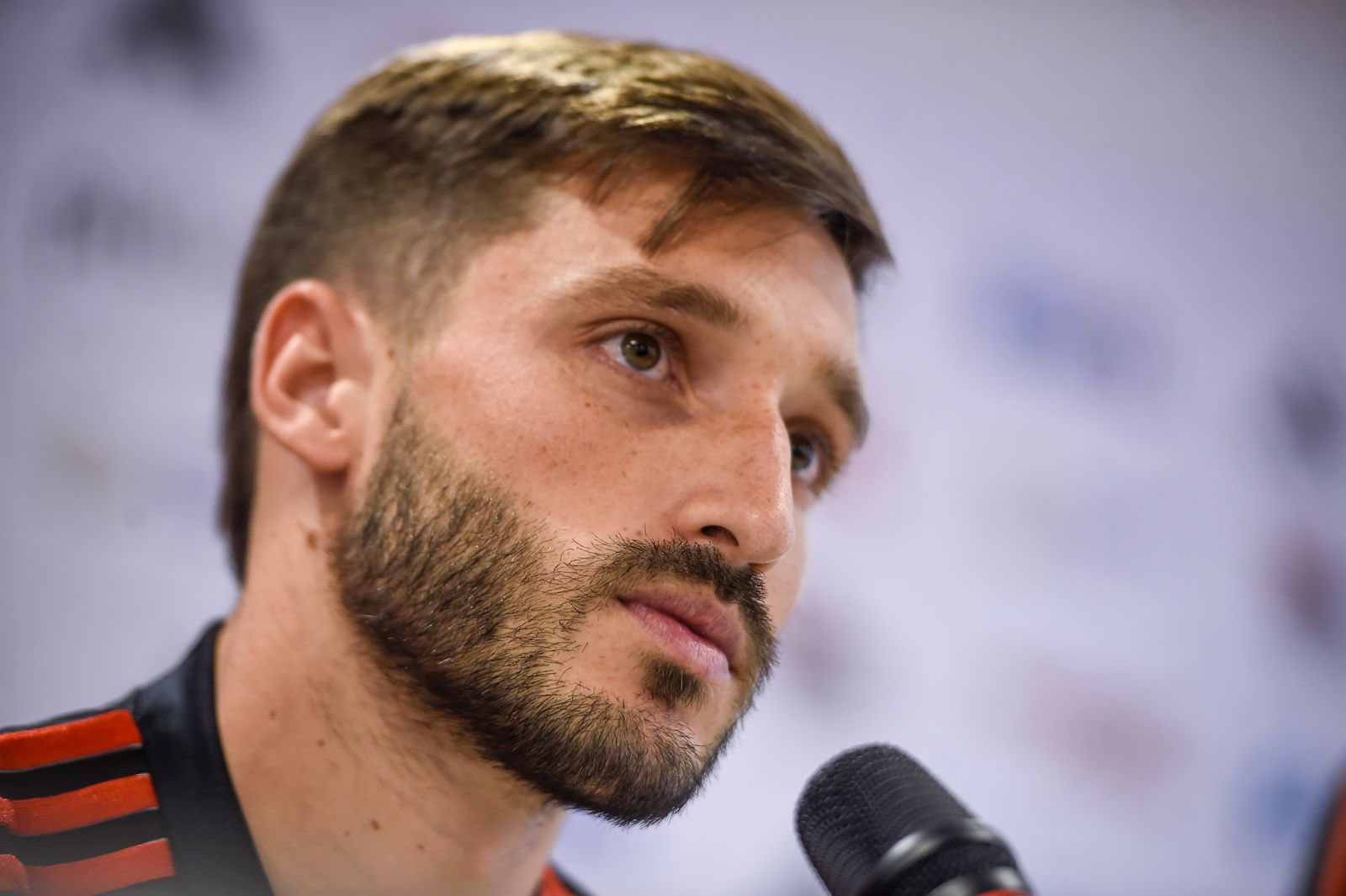 Viña comemora estreia vitoriosa pelo Flamengo no futebol brasileiro