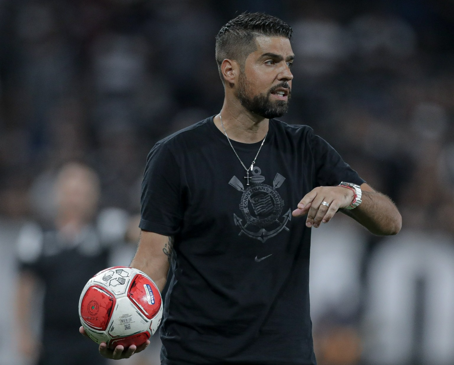 Oliveira elogia volume de jogo do Corinthians, mas lamenta chances perdidas.