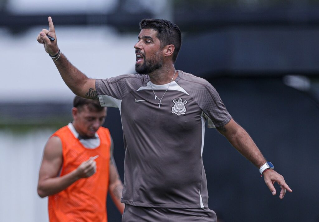 Para o duelo, o Corinthians terá alguns desfalques. O zagueiro Gustavo Henrique recebeu o terceiro amarelo na última rodada e terá que cumprir suspensão automática, assim como o técnico António Oliveira, que não estará à beira do gramado. Além disso, o lateral esquerdo Diego Palacios e o meia Igor Coronado estão fora por lesão. Já o volante Raniele é dúvida.
