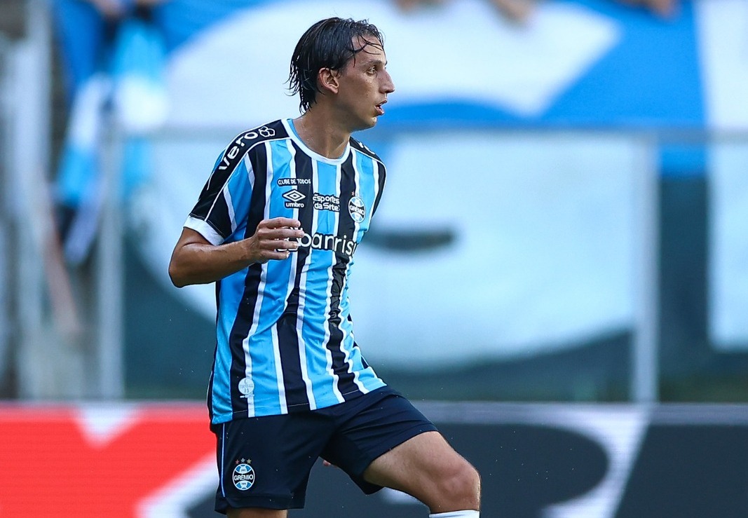 Geromel destaca desempenho do Grêmio e prevê confronto difícil contra o Caxias