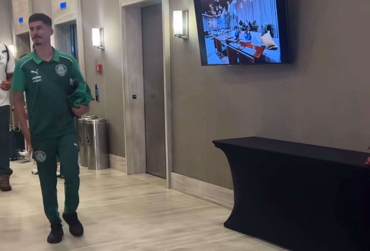 Rômulo acompanha delegação do Palmeiras em final do Paulista contra o Santos