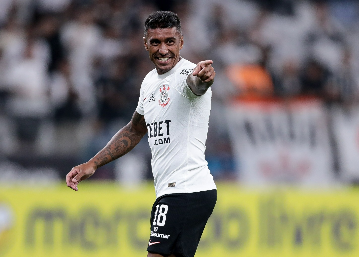 Paulinho retorna à Neo Química Arena em meio a incertezas sobre futuro.