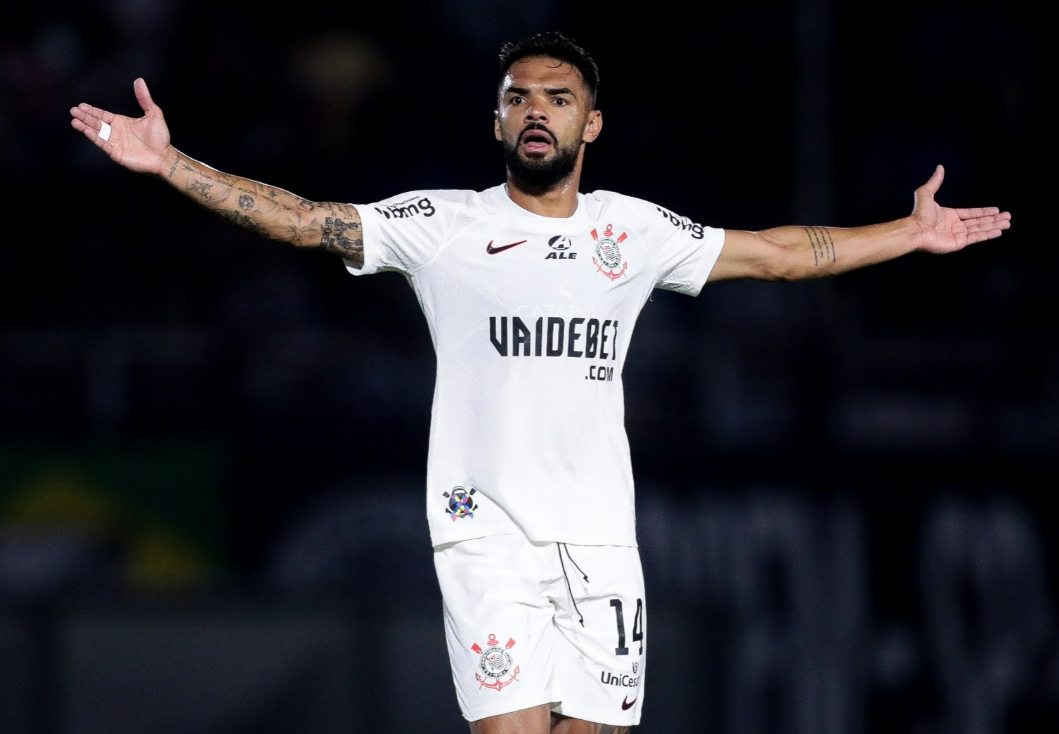 Corinthians mostra desempenho aquém na partida contra Bragantino, preocupando com seu ataque.