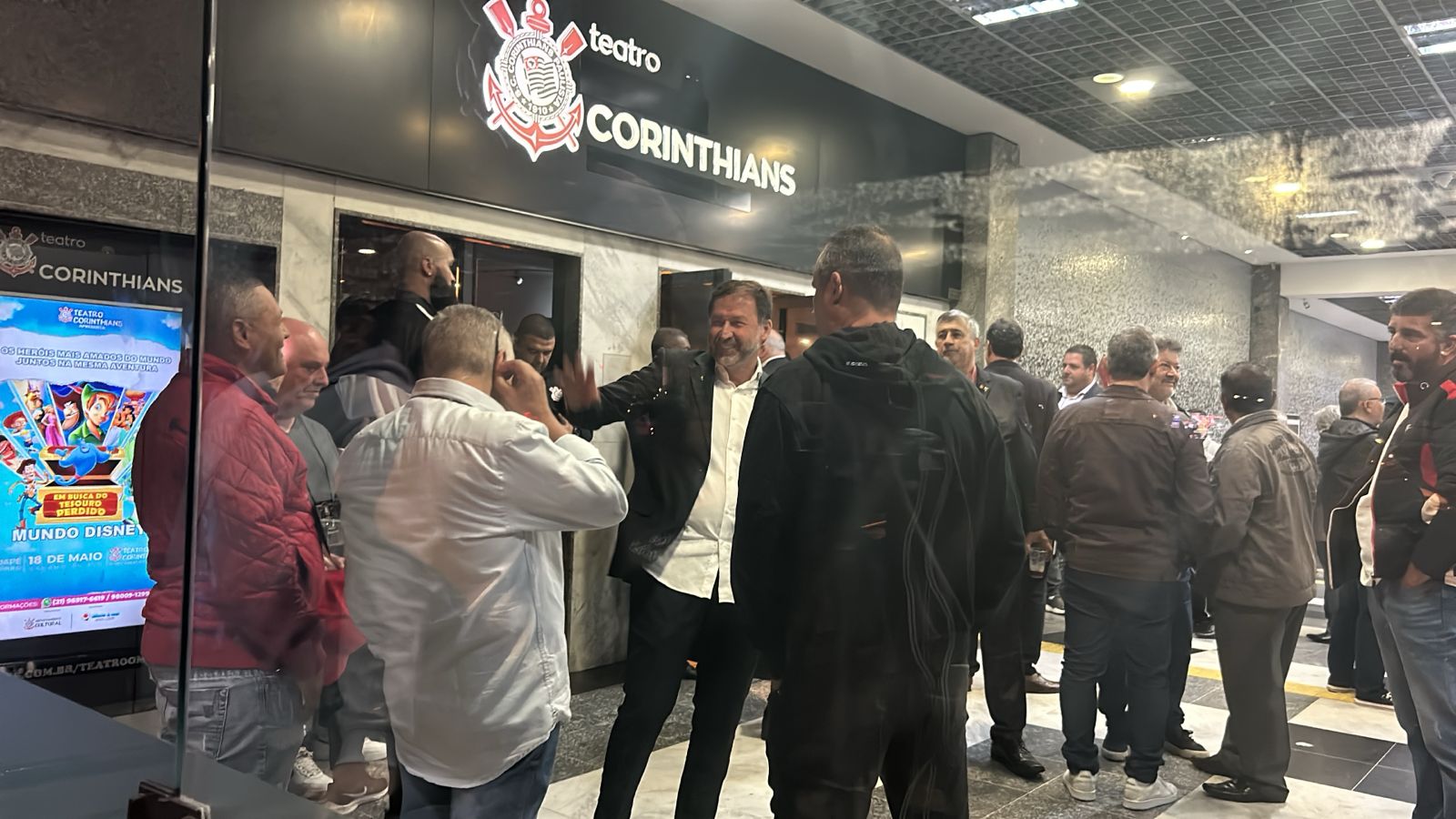 Augusto Melo presente em reunião do Conselho Deliberativo do Corinthians