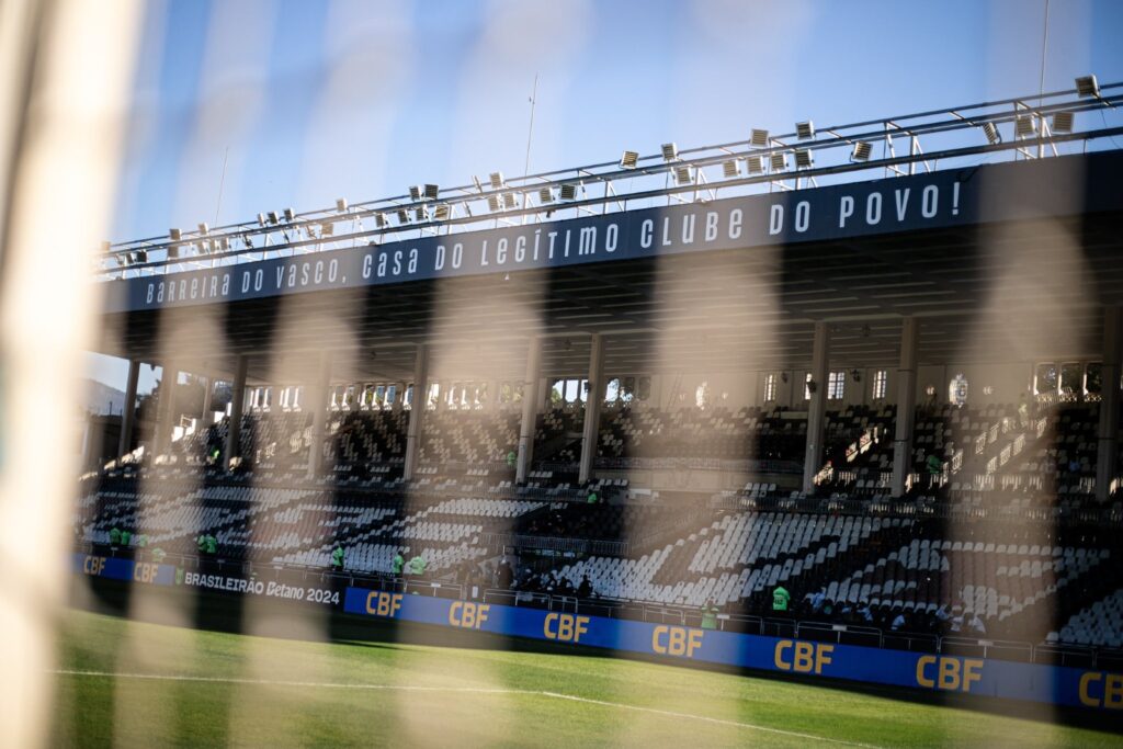 O Campeonato Brasileiro segue a todo vapor, e o São Paulo já mira seu próximo compromisso. Na noite deste domingo, o Tricolor visita o Vasco em duelo válido pela 11ª rodada do torneio nacional. A bola rola às 21h30 (de Brasília), em São Januário.