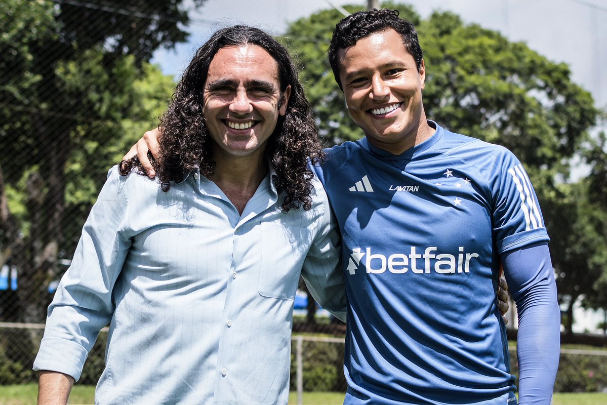 Treino do Cruzeiro tem dois desfalques antes de viagem ao Equador.