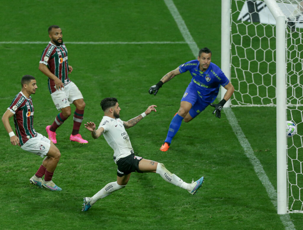 Pressionado, o Corinthians entra em campo neste domingo para o jogo diante do Fluminense, pela quarta rodada do Campeonato Brasileiro. A bola rola a partir das 16h (de Brasília), na Neo Química Arena