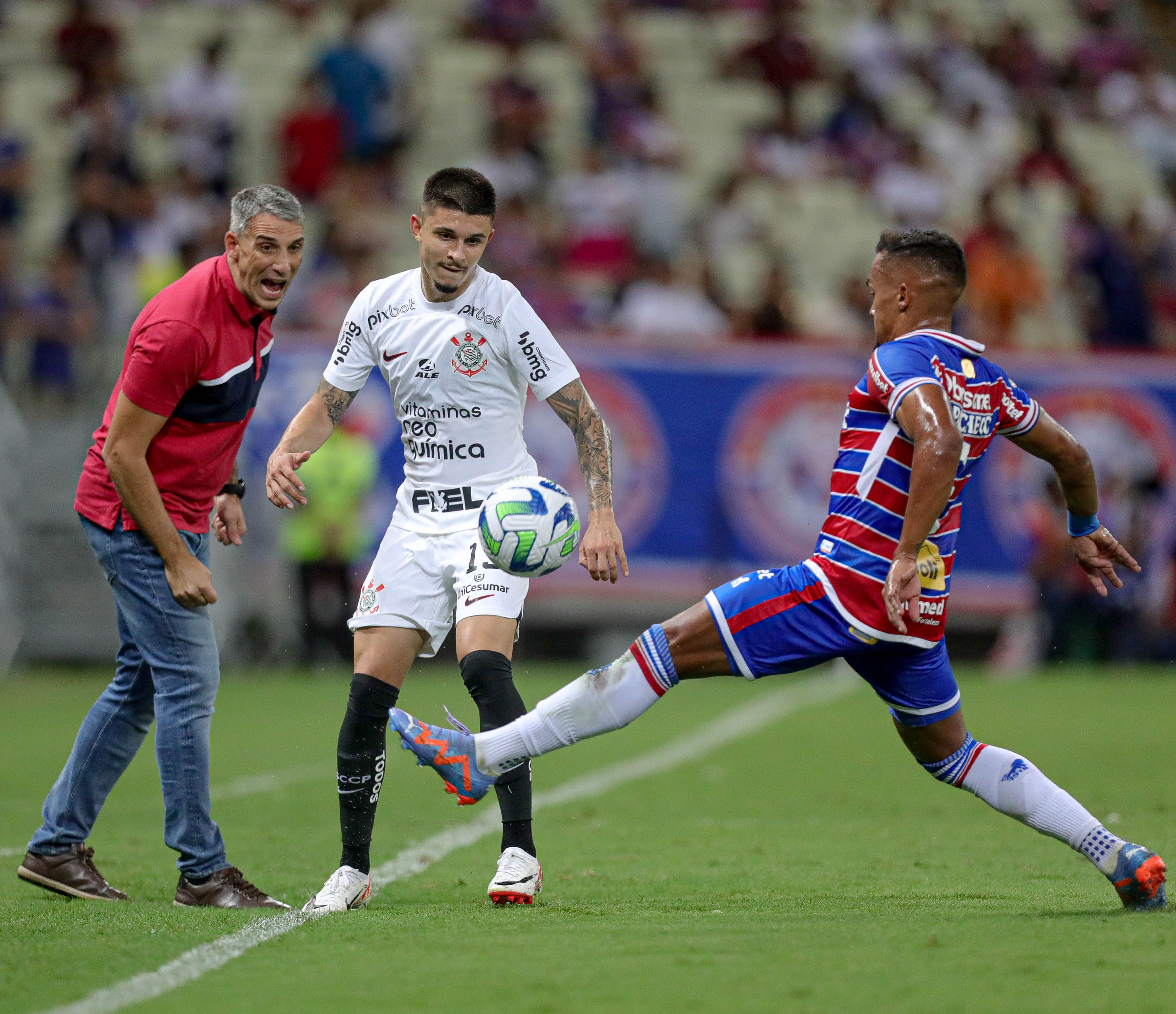 Fortaleza se Aproxima do Corinthians em Duelo Dentro e Fora de Campo