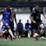 Corinthians anuncia a contratação de Félix Torres; veja valores e tempo de contrato