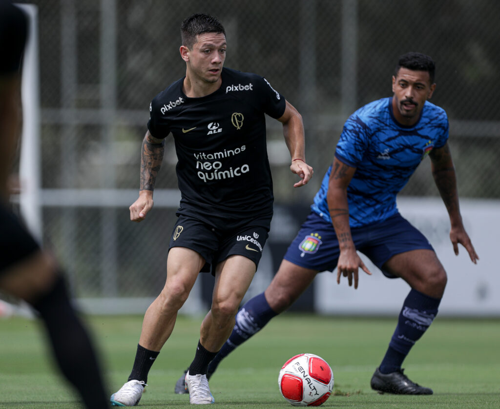 Garro é registrado no BID e está apto para atuar no Corinthians.