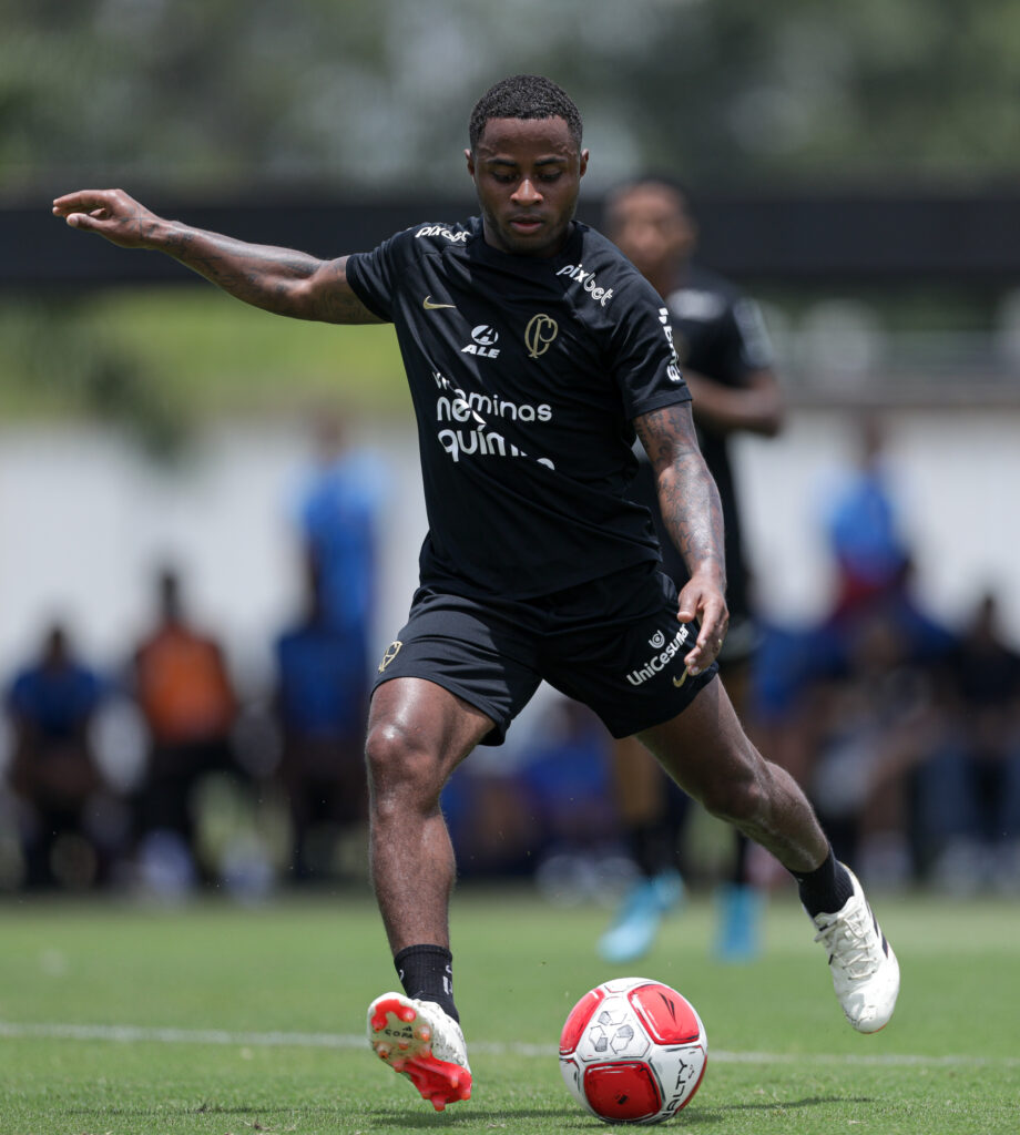 Diego Palacios segue como desfalque no Corinthians, já que se recupera de uma artroscopia