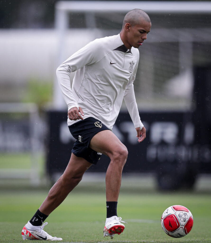 Zagueiro promissor do Corinthians atrai interesse internacional com seu talento excepcional.