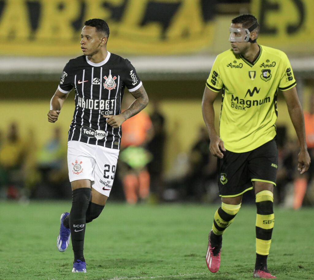 Jogo entre São Bernardo e Corinthians na segunda fase da Copa do Brasil
