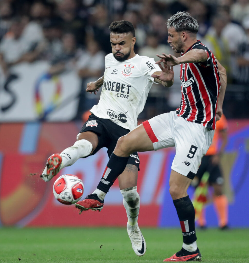 Corinthians busca primeira vitória em clássicos contra São Paulo nesta temporada.