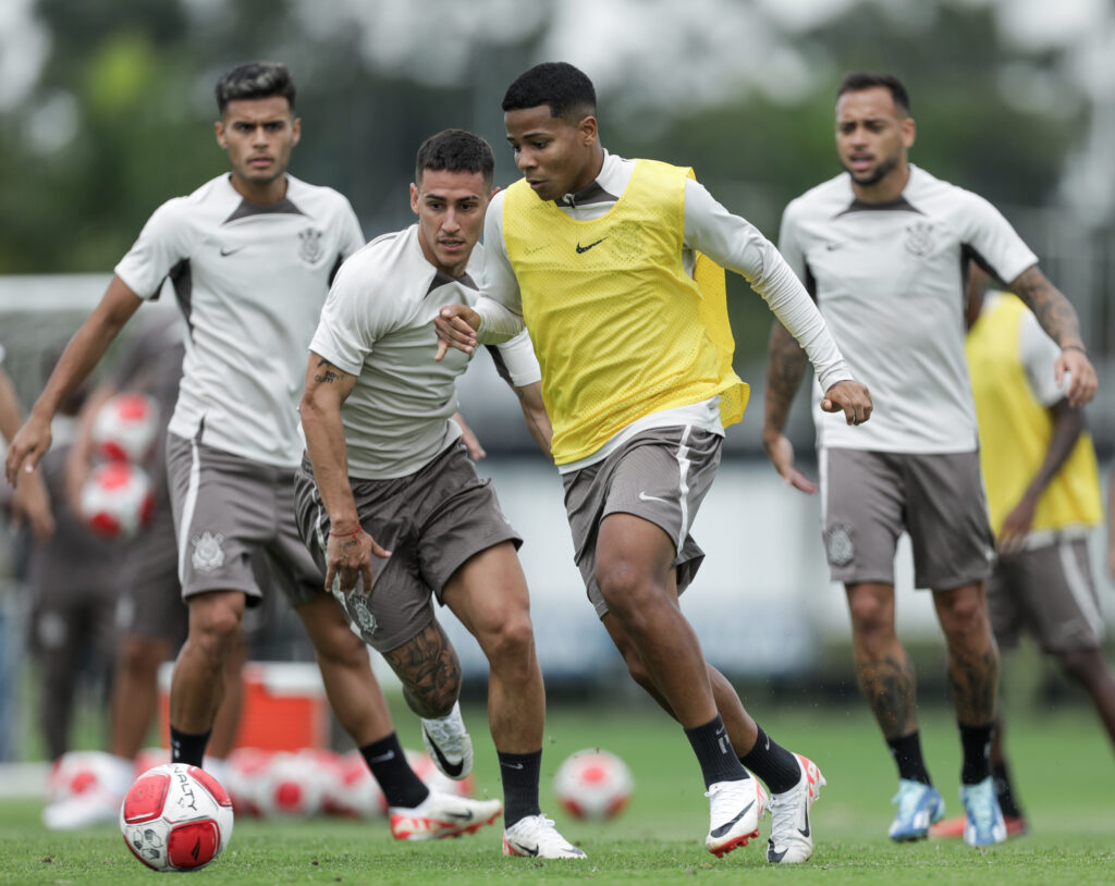Corinthians avança em testes físicos e se prepara para enfrentar Novorizontino.