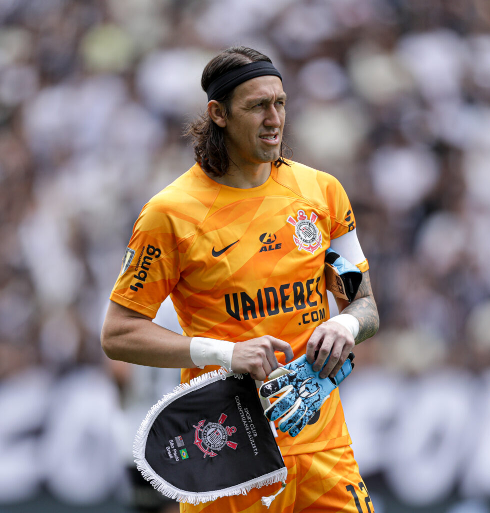 Cássio pode alcançar marco histórico no clássico e Corinthians planeja homenagem.