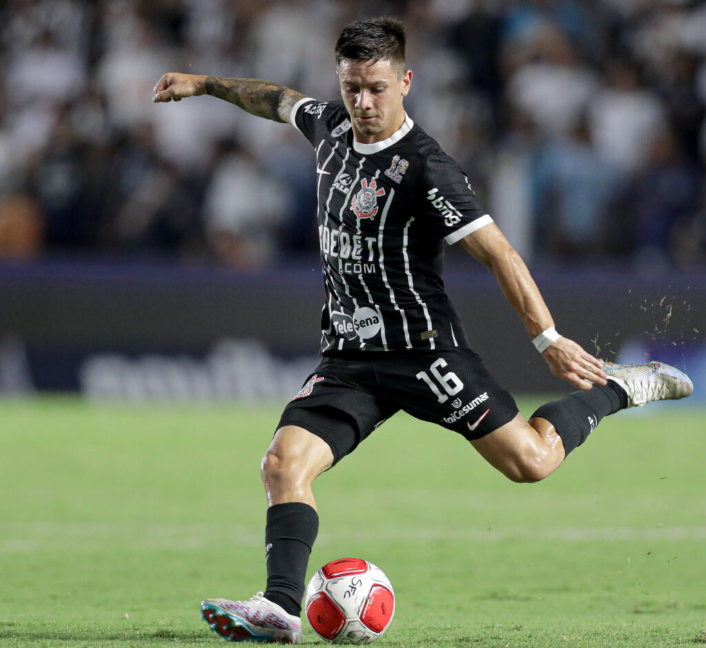 Rodrigo Garro teve boa estreia pelo Corinthians, sendo um dos únicos a se salvar em campo. Buscou jogo a todo momento e arriscou passes agudos