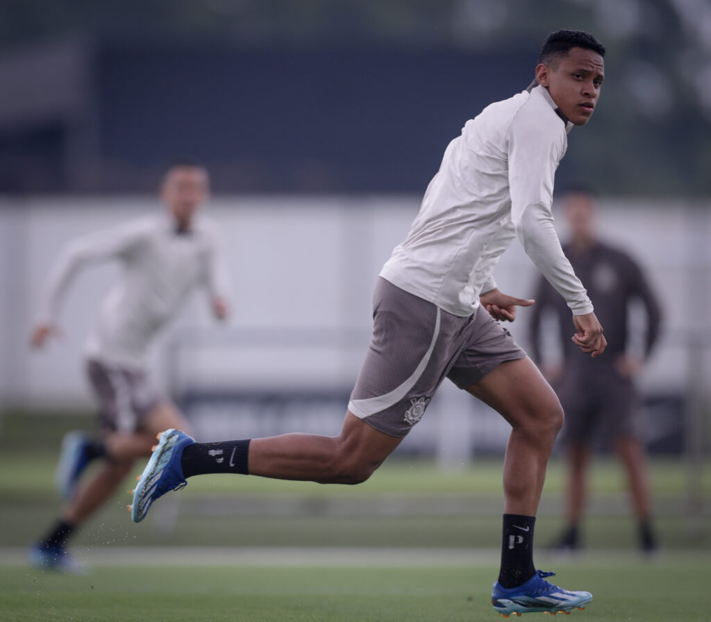 Arthur Sousa perde espaço no Corinthians após marcar gol em Majestoso.