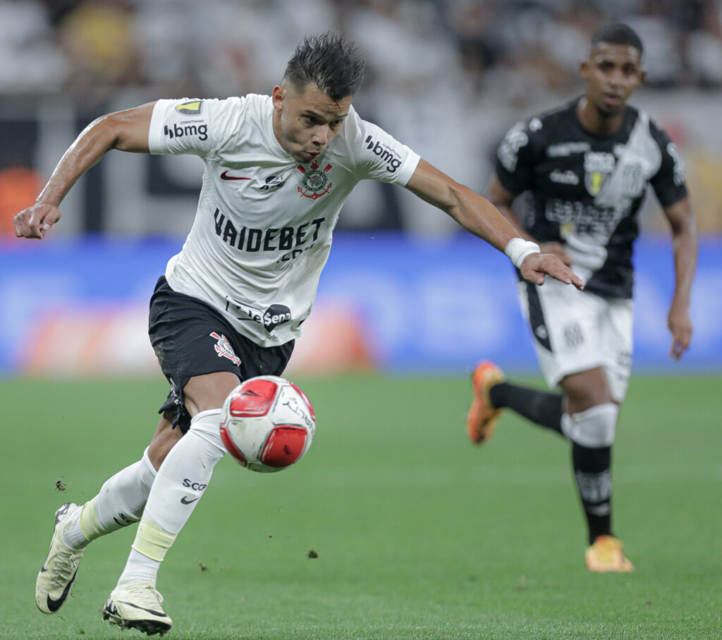 Corinthians desperdiça chances e se distancia de classificação no domínio contra Ponte.