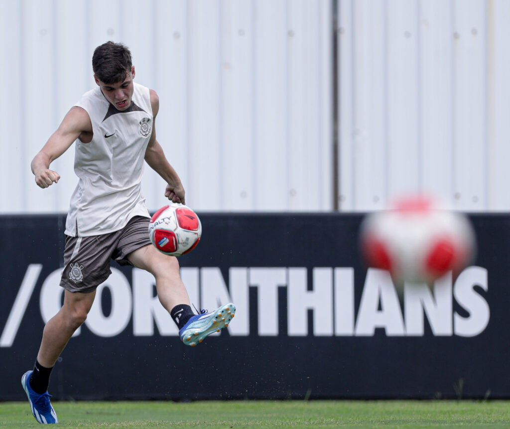 Versatilidade de Bidon se destaca no Corinthians com atenção especial à parte física.