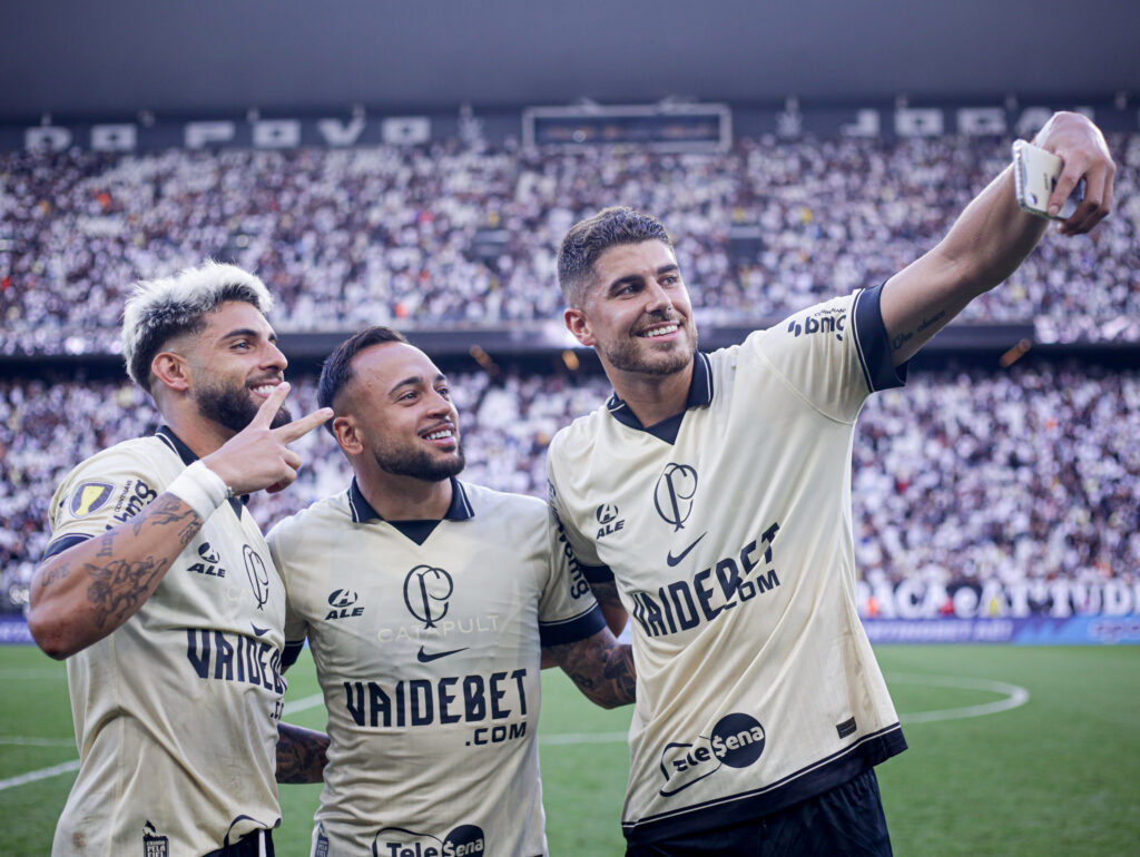 Atuações do Corinthians: destaques na vitória contra o Santo André no futebol.
