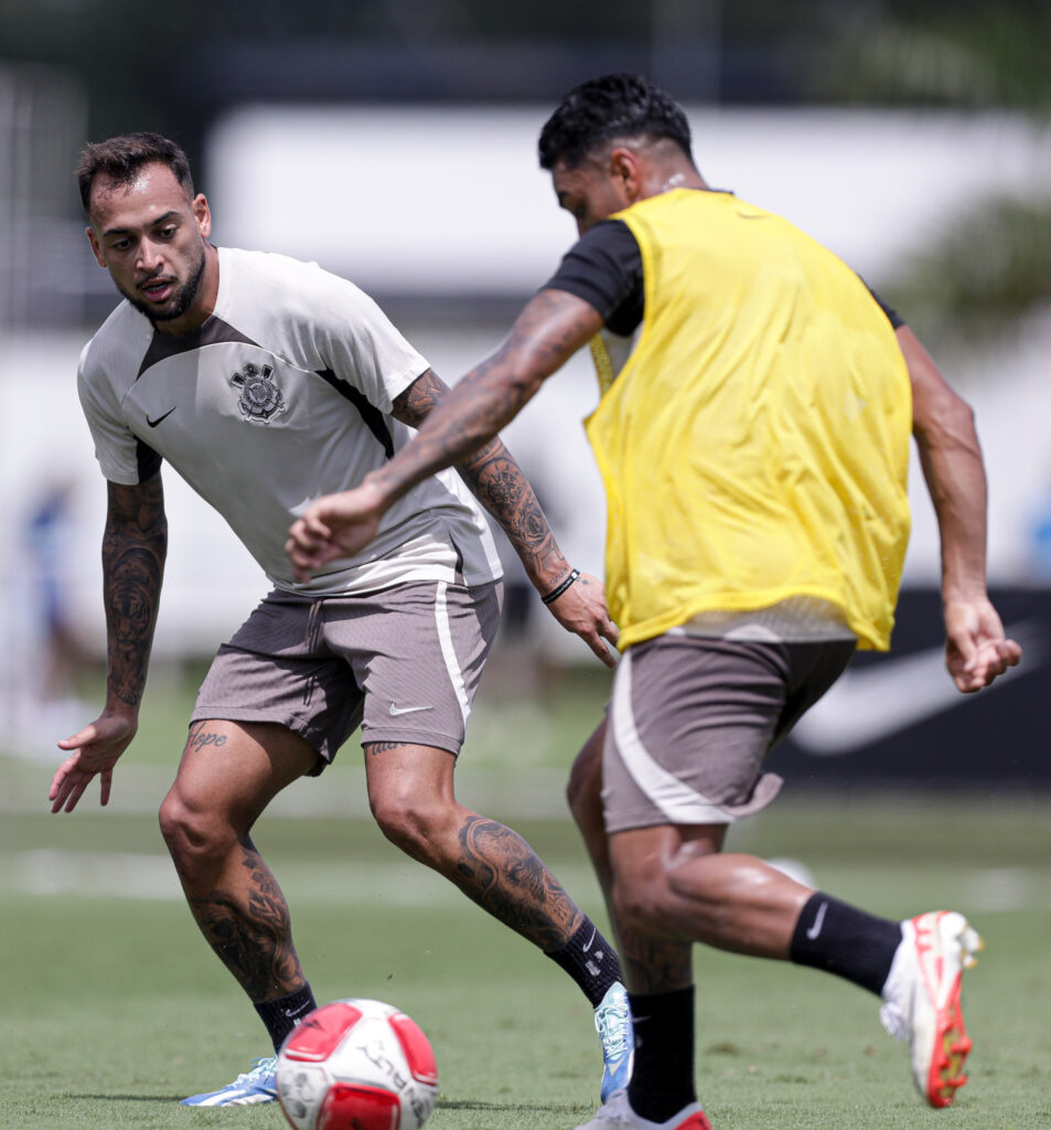 Corinthians se prepara para duelo contra Água Santa no Paulistão.