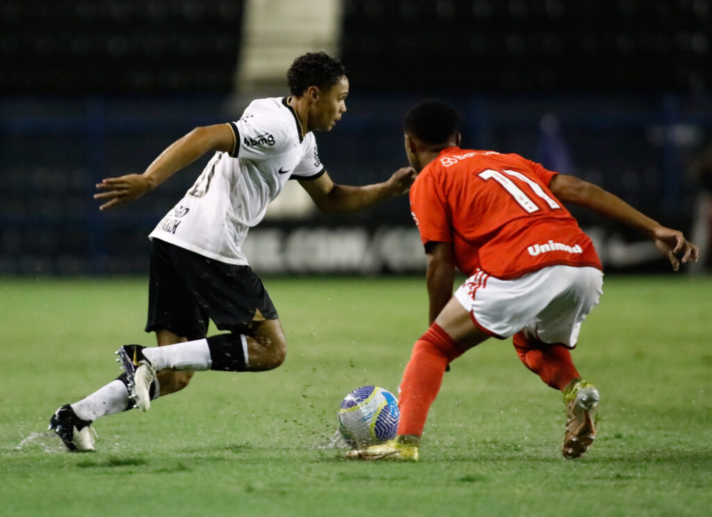 Corinthians supera Internacional em jogo emocionante e avança na Copa do Brasil sub-17