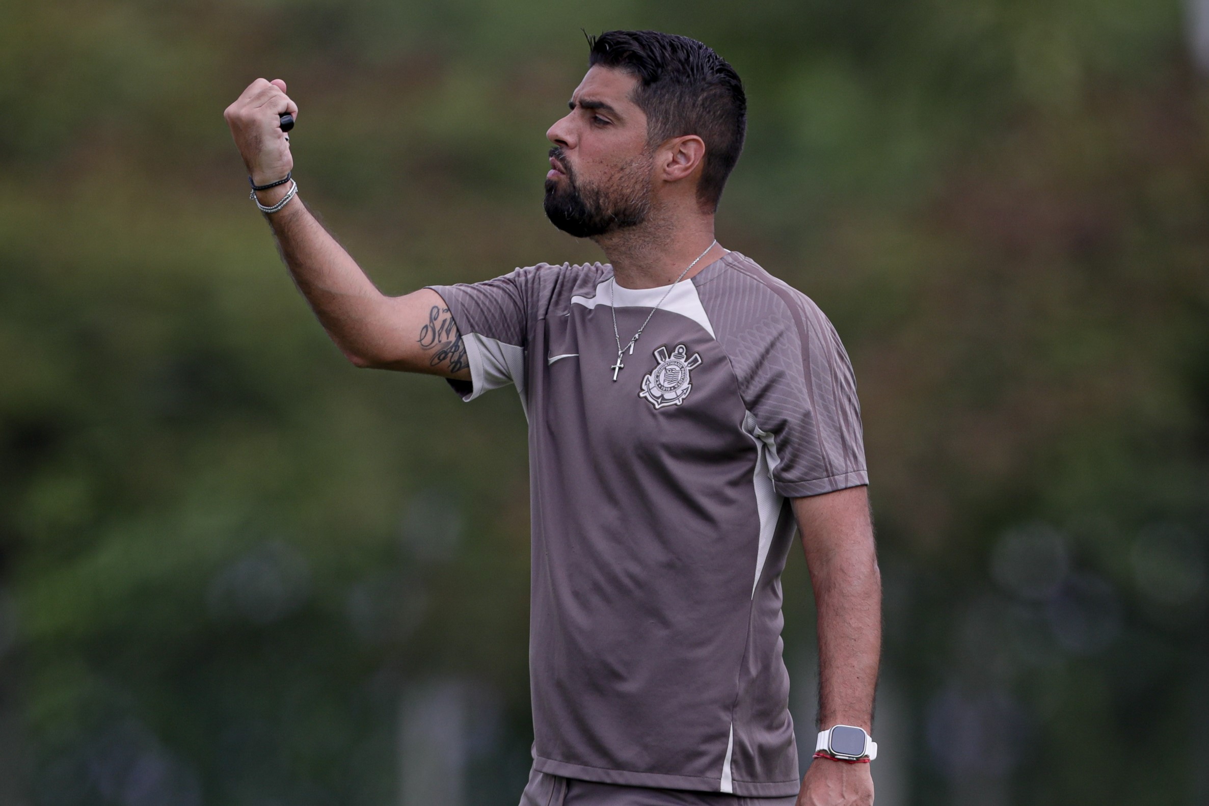Corinthians se prepara para confronto decisivo na Copa do Brasil.