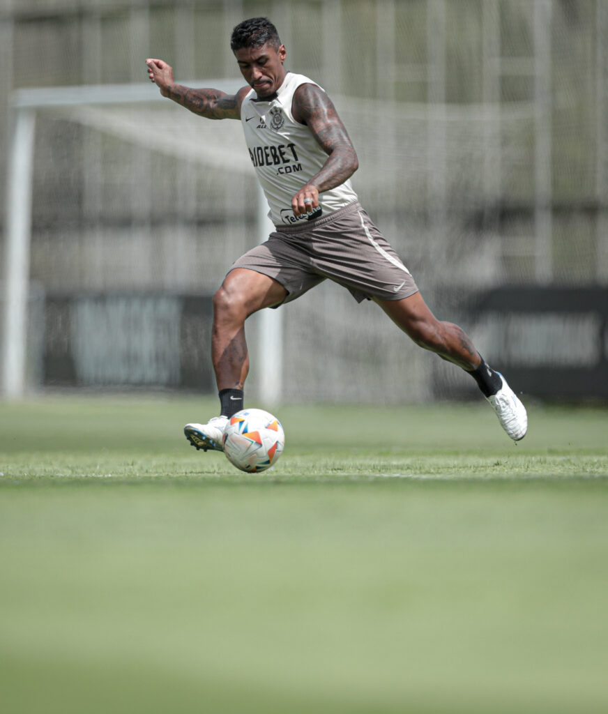 Paulinho retorna aos gramados em amistoso entre Corinthians e Londrina após 10 meses