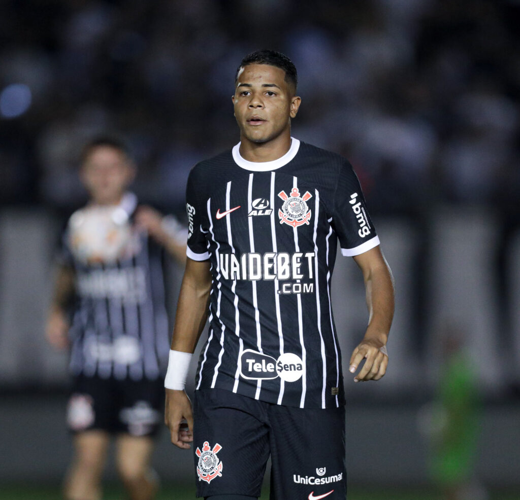 Wesley foi um dos piores em campo pelo Corinthians, com muitos erros individuais