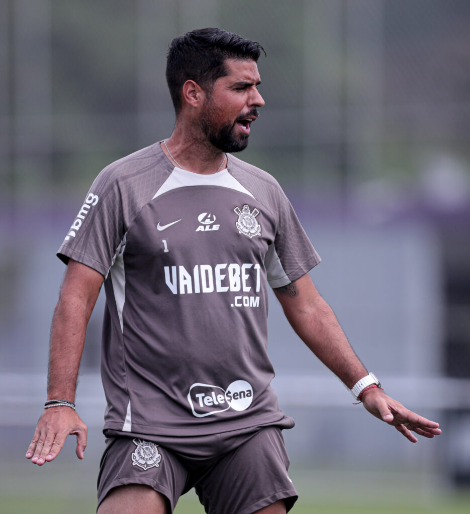 Técnico do Corinthians será registrado como auxiliar na súmula contra Nacional-PAR