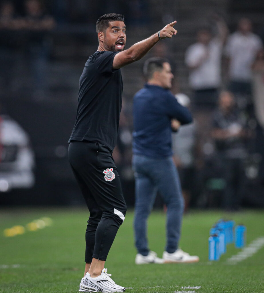Início promissor de António Oliveira no comando do Corinthians: estatísticas em destaque