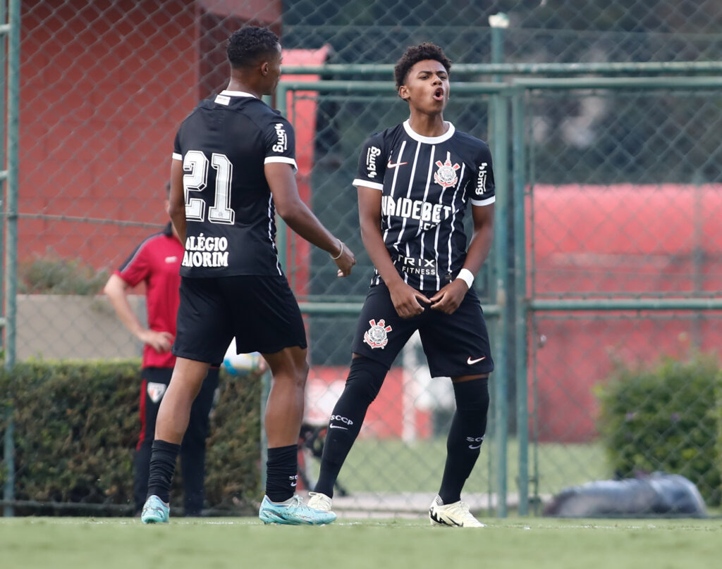 Corinthians Sub-15 e Sub-17 goleiam Centro Olímpico e encerram 1ª fase bem.