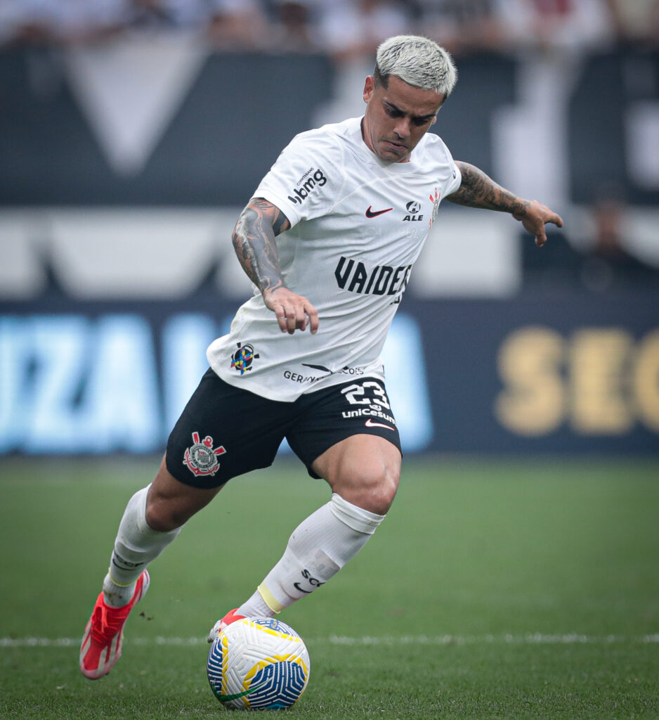 Fagner lidera Corinthians em cartões amarelos e provoca mudanças forçadas de António Oliveira