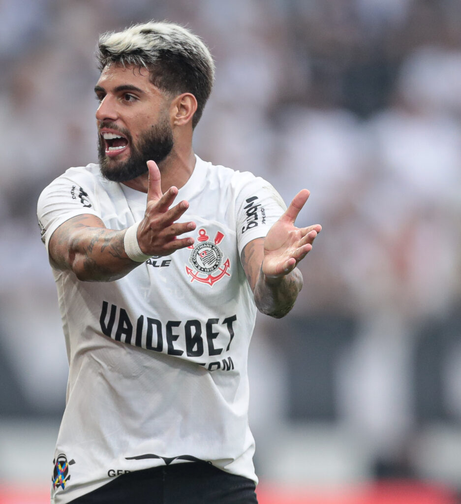 Yuri Alberto não teve chances de marcar, mas esteve envolvido nos dois lances que geraram a expulsão de Battaglia