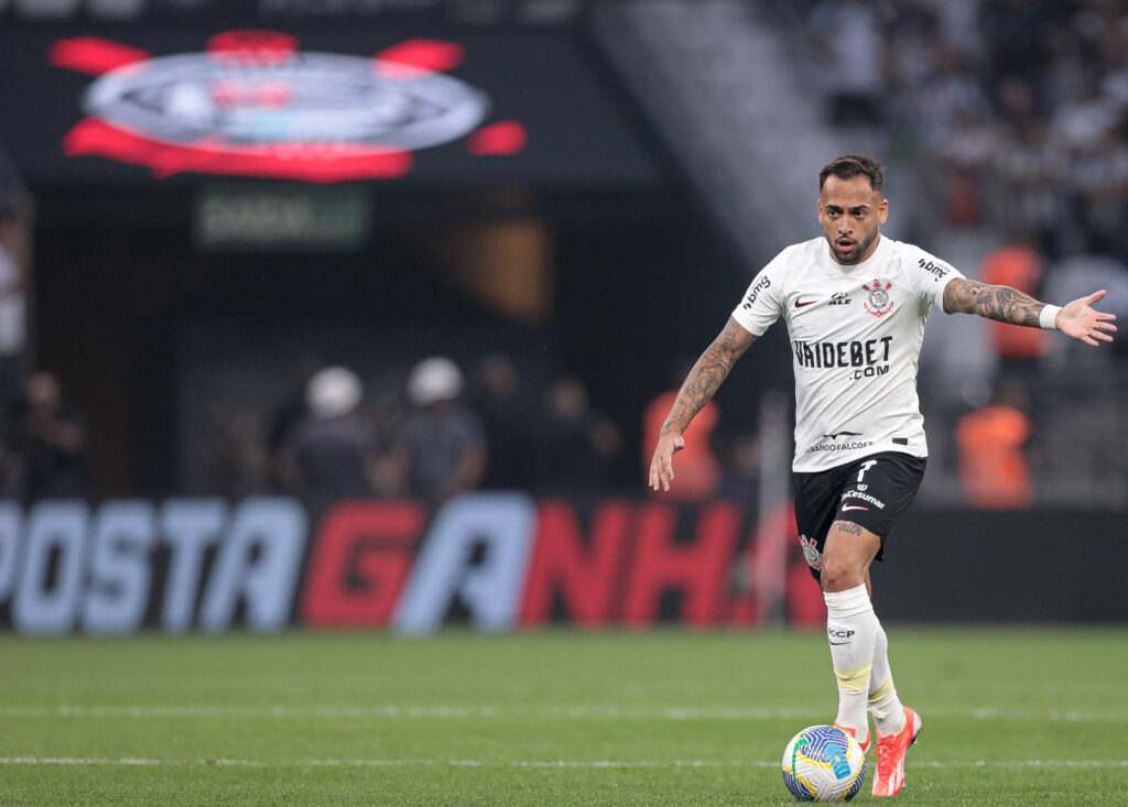 Maycon retorna de lesão e reforça disputa no meio-campo do Corinthians