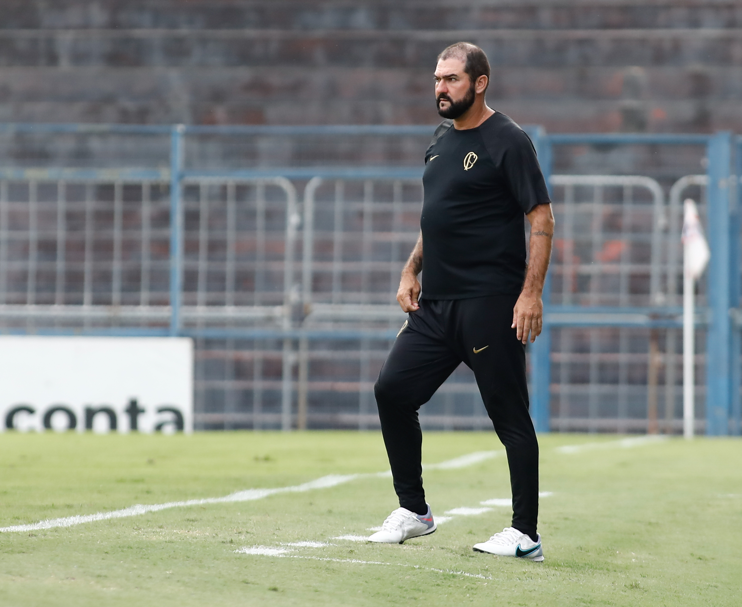 Corinthians sofre goleada do Cruzeiro e enfrenta dificuldades no Brasileirão Sub-20.