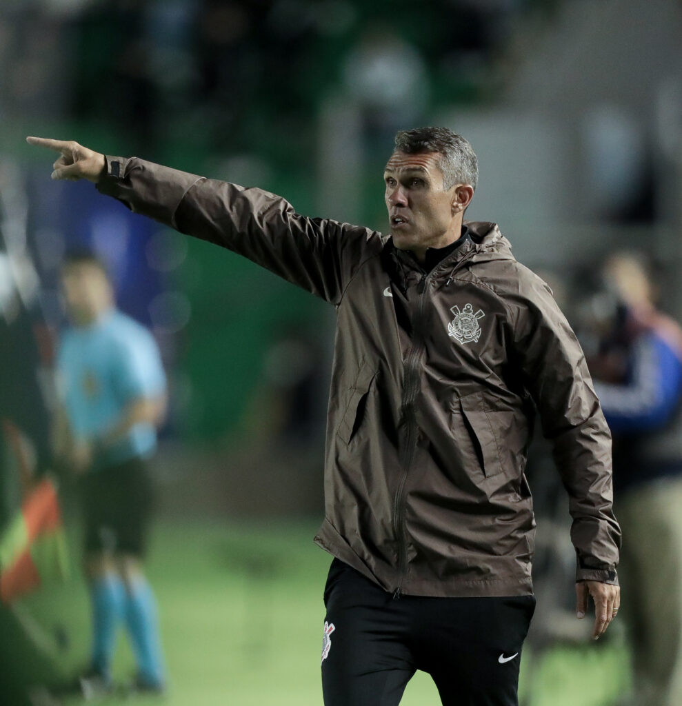 Auxiliar do Corinthians destaca competitividade da equipe após derrota para Juventude