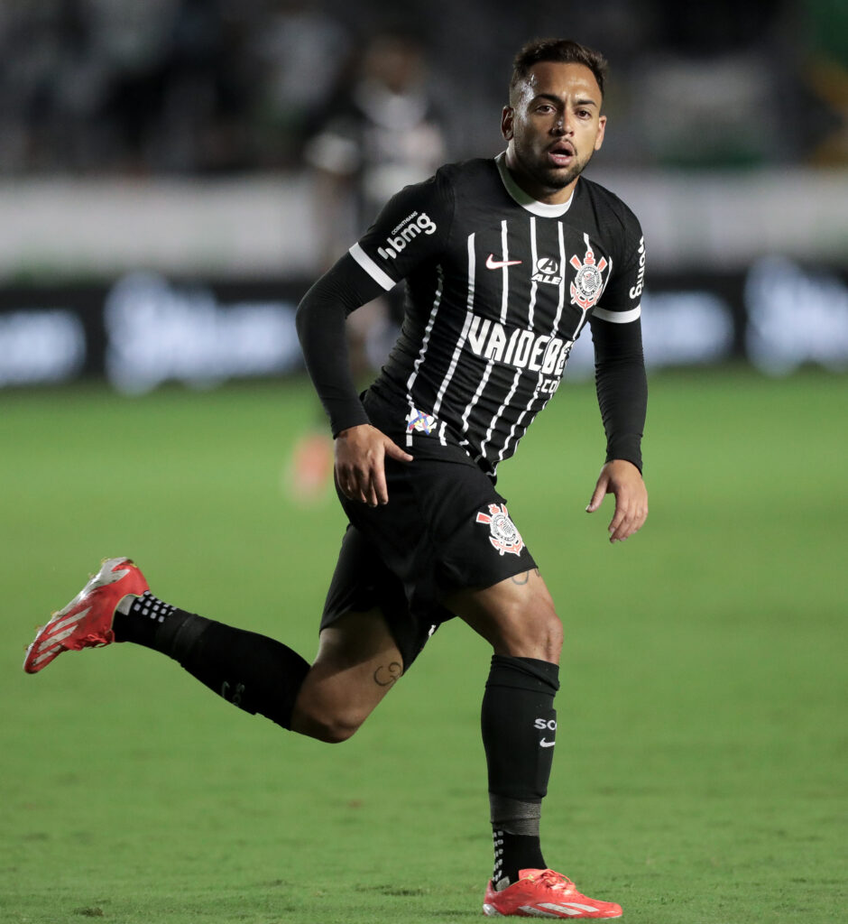 Problema no joelho de Maycon pode tirá-lo do Corinthians até o final da temporada