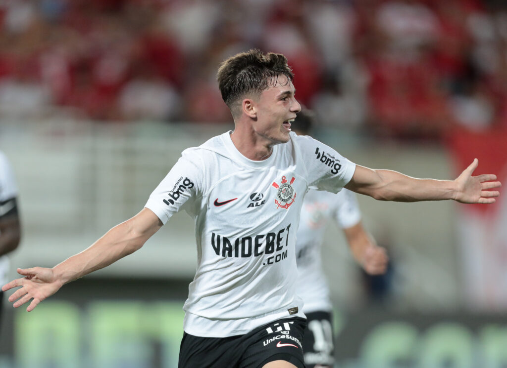 Estreia de Breno Bidon no Corinthians: gol histórico e inesquecível no profissional.