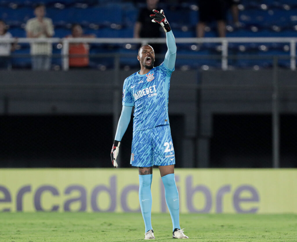Carlos Miguel: grande partida do goleiro. Viveu noite de Cássio e salvou o Corinthians em várias oportunidades.