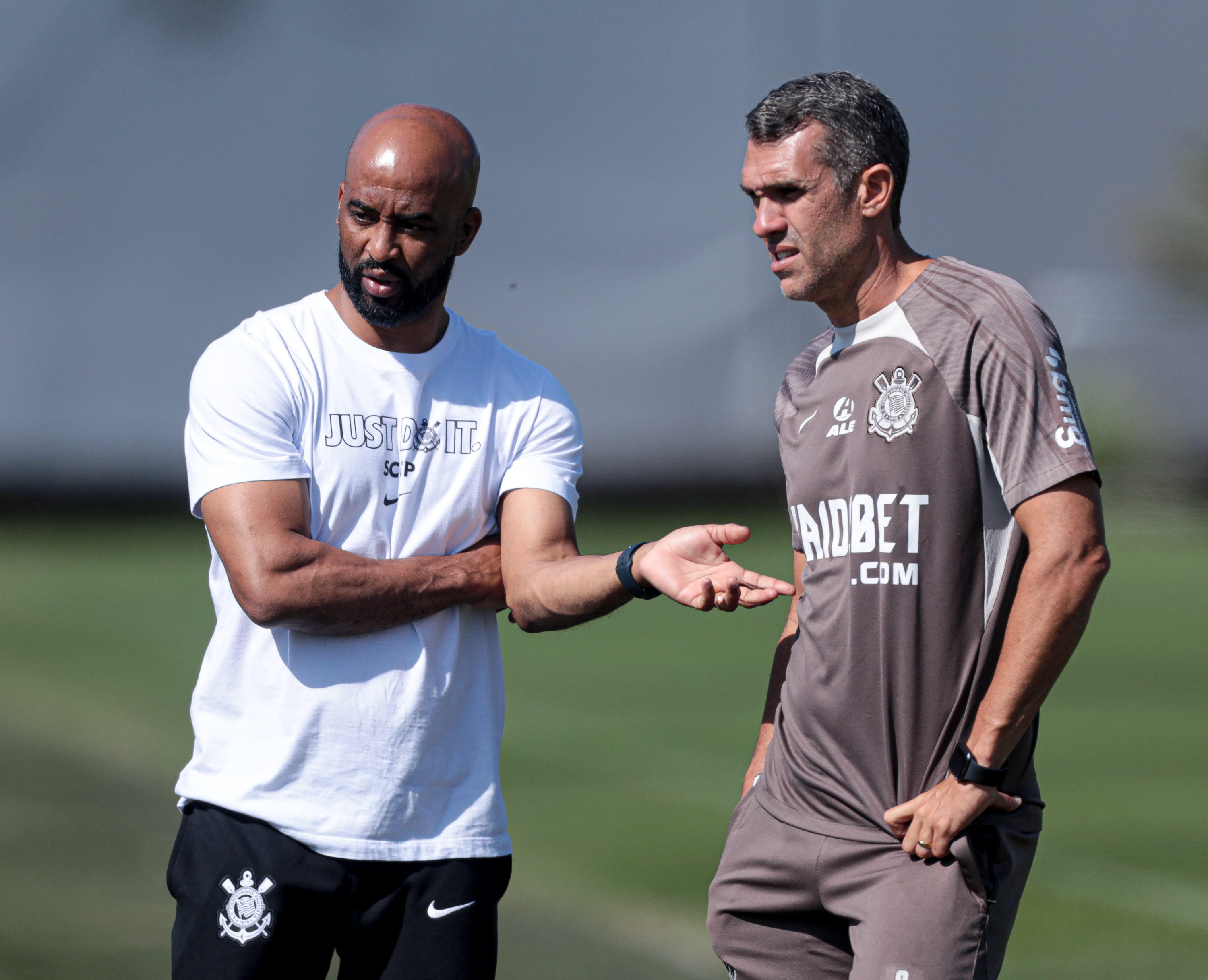 Diretoria do Corinthians traça prioridades na janela de transferências ...