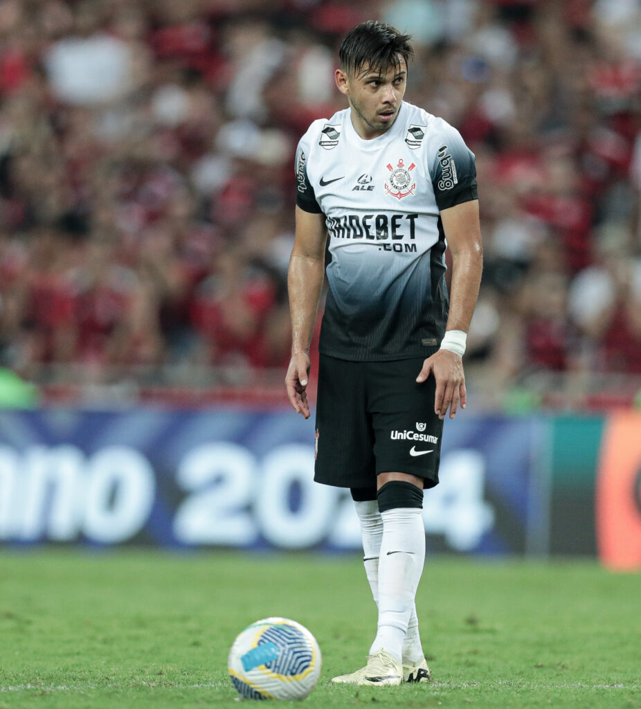 Romero: o atacante pouco fez ao longo dos 90 minutos, não conseguindo segurar a bola no campo ofensivo, iniciar jogadas de perigo, trocar passes, enfim, fazer o que um jogador de sua posição deveria fazer. Apesar do grau de dificuldade do adversário, Romero deveria mostrar mais considerando seu status de titular do Corinthians.