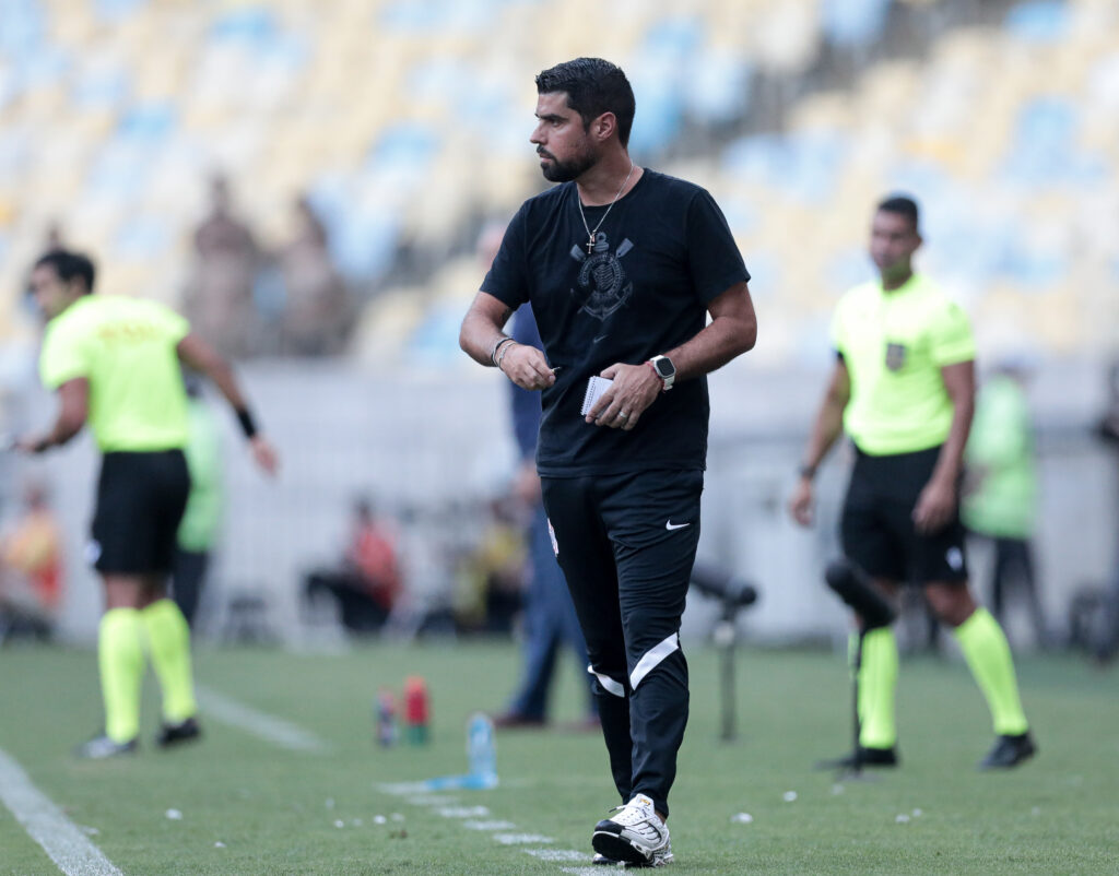 Antonio Oliveira Explica Mudança de Esquema devido à Ausência de Raniele