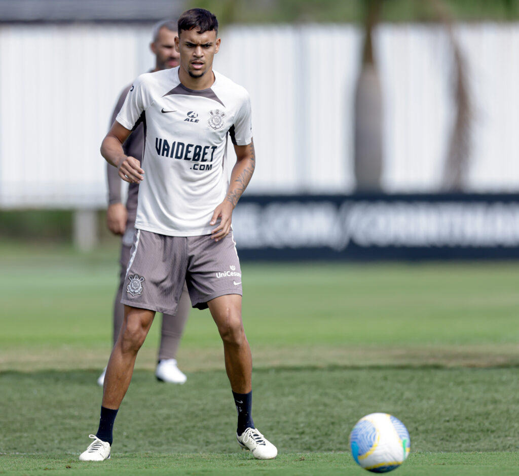 Corinthians renova contrato com zagueiro João Pedro Tchoca; confira os detalhes
