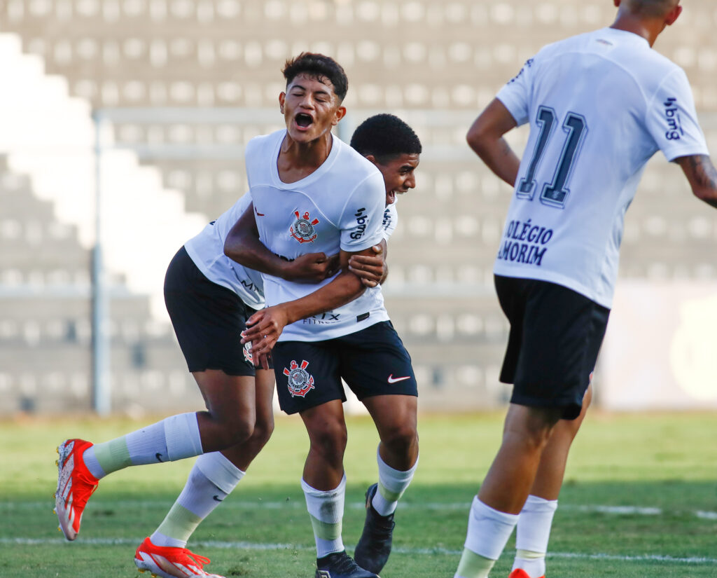 Corinthians vence Goiás com apoio de Gabriel Magalhães pelo Brasileiro Sub-20